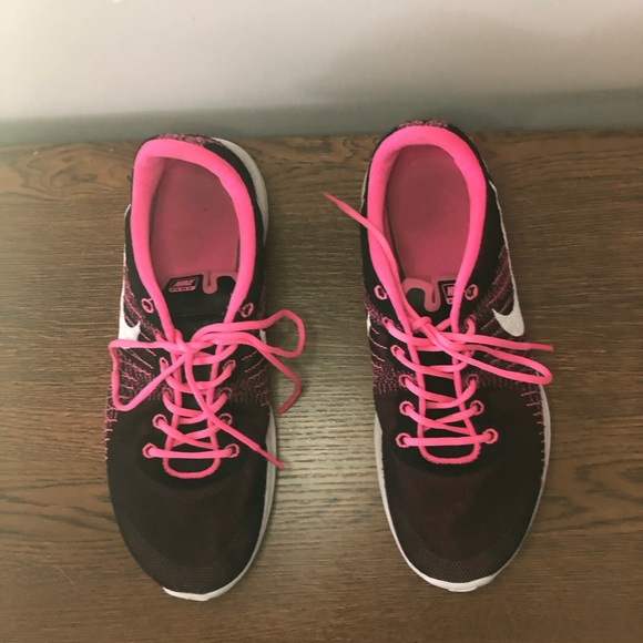 Two pairs of Pink youth Nike 6.5Y US - Picture 2 of 16